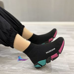 خرید کتونی جورابی زنانه بالنسیاگا با استایل خاص و راحتی بی‌نظیر! سبک مدرن، کیفیت عالی و مناسب برای استایل روزمره و اسپرت. همین حالا مشاهده کنید! سایز ۳۷ تا ۴۰ رنگ مشکی زیره رنگی