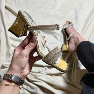 صندل پاشنه بلند مجلسی نگینی ۷ سانت با طراحی شیک و جذاب، مناسب برای مهمانیها و مجالس رسمی. با کیفیت بالا و راحتی بینظیر، استایلی خاص و خیرهکننده را تجربه کنید. خرید آنلاین با بهترین قیمت. سایز ۳۷ تا ۴۰ رنگ طلایی