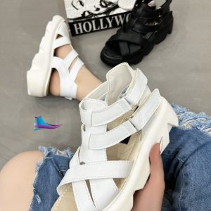 کفش صندل ساقداز لژدار دخترانه زنانه دخترونه زنونه شیک در سه رنگ مشکی، سفید و کرم سبک، راحت و مناسب برای استایل روزمره و رسمی. انتخابی ایده‌آل برای فصول گرم! سایز بندی ۳۷ تا ۴۰
