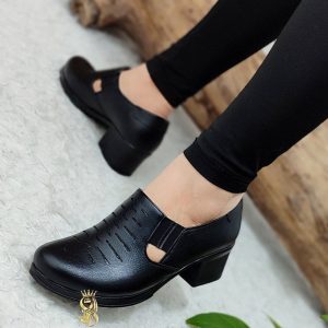 کفش کالج طبی زنانه مناسب استفاده طولانی مدت کفش پرستاری و اداری کارمندی زیره کار نرم و راحته و اینکه این کفش سایز بزرگ زنانه هم داره کفش بزرگ پا بزرگپا از سایز ۳۷ تا ۴۳ داره رنگبندی ، مشکی