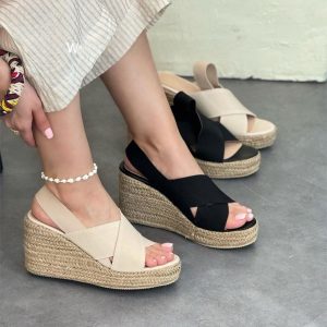 صندل کنفی لژدار رنگ کرم و مشکی
