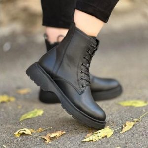 نیم بوت کلاسیک بندی زنانه دخترانه شیک با طراحی خاص و جذاب مناسب استفاده روزمره و استایل شیک در فصل پاییز و زمستان. رنگ مشکی ، راحت، سبک سایز ۳۷ تا ۴۰ کفش نیمبوت