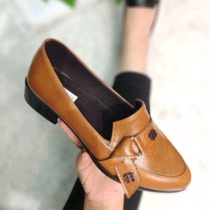 کفش کالج اداری کارمندی سایز بزرگ زنانه نرم و راحت پاشنه ۳ و ۵ سانت طراحی شیک مناسب برای محیط کار. سایز ۳۷ تا ۴۳ بزرگپا بزرگ پا رنگ عسلی و مشکی
