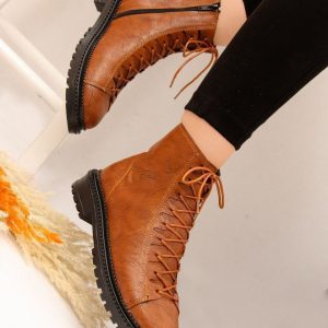 نیم بوت بندی زنانه دخترانه شیک با طراحی خاص و جذاب مناسب استفاده روزمره و استایل رسمی اداری کارمندی محیط کاری در فصل پاییز و زمستان. رنگ مشکی و عسلی، راحت، سبک سایز ۳۷ تا ۴۰ کفش نیمبوت