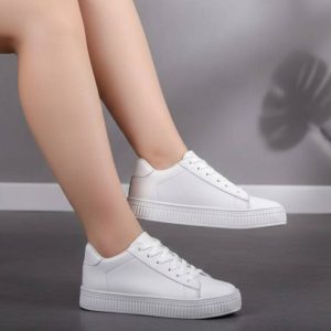 کتونی ونس زنانه دخترانه بندی شیک ساده استایل راحت و اسپرت با طراحی منحصربه‌فرد. مناسب برای استایل روزمره ! سایز بندی ۳۷ تا ۴۰ رنگ‌بندی مشکی سفید
