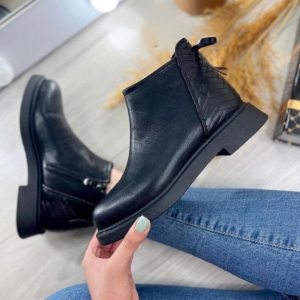 نیم بوت بندی زنانه دخترانه پشت زیپ شیک با طراحی کلاسیک مناسب استفاده روزمره و استایل رسمی. رنگ مشکی، راحت، سبک و سایز ۳۷ تا ۴۰ کفش پوتین نیمبوت