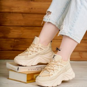 کتونی طبی اسپرت lv لژدار لژ ۷ سانت لژبلند زنانه دخترانه شیک و راحت زیره پیو نرم و سبک مناسب باشگاه و ورزش کردن مدارس سایز ۳۷ تا ۴۰ رنگ مشکی سفید کرم