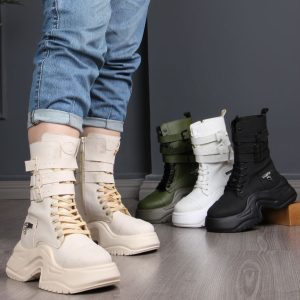 بوت بلند چسبی لژ دار زنانه دخترانه شیک با طراحی خاص و جذاب مناسب استفاده روزمره و استایل شیک در فصل پاییز و زمستان. رنگ مشکی کرم سبز ، راحت، سبک سایز ۳۷ تا ۴۰ کفش بوت