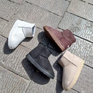 نیم بوت آگ زنانه دخترانه شیک با طراحی کلاسیک گرم و راحت مناسب استفاده روزمره و استایل رسمی. رنگ مشکی ،کرم چری طوسی راحت، سبک و سایز ۳۶ تا ۴۰