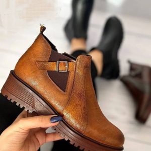 نیم بوت چرمی لژدار زنانه دخترانه شیک با طراحی کلاسیک مناسب استفاده روزمره و استایل رسمی. رنگ عسلی، قهوه‌ای مشکی راحت، سبک و سایز ۳۷ تا ۴۰ کفش نیمبوت