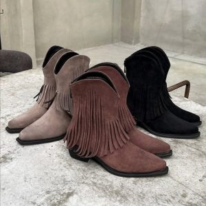 نیم بوت سرخپوستی تگزاس زنانه دخترانه پاشنه دار بدون بند شیک با طراحی کلاسیک مناسب استفاده روزمره و استایل رسمی مجلسی. رنگ طوسی قهوه‌ای راحت، سبک و سایز ۳۷ تا ۴۰ کفش نیمبوت