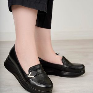 کفش کالج لژدار‌ طبی اداری کارمندی زنانه نرم و راحت دارای طراحی شیک مناسب استفاده طولانی مدت پیاده روی برای محیط کار کفش پرستاری معلمی پرسنلی. سایز ۳۷ تا ۴۰ رنگ مشکی