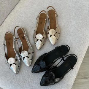 بابت صندل زنانه دخترانه رنگ طلایی مشکی نقره‌ای