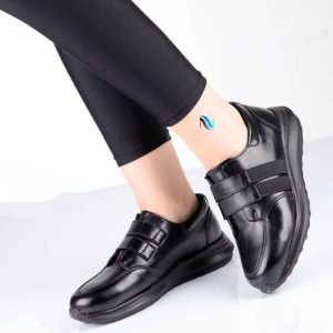 کتونی‌ چرمی طبی چسبی لژدار زنانه دخترانه رنگ مشکی