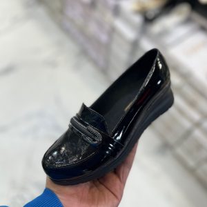کفش کالج مجلسی نگینی ورنی و چرمی زنانه رنگ مشکی 