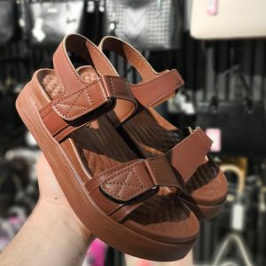 صندل چسبی لژدار شیک زنانه دخترانه رنگ قهوه‌ای